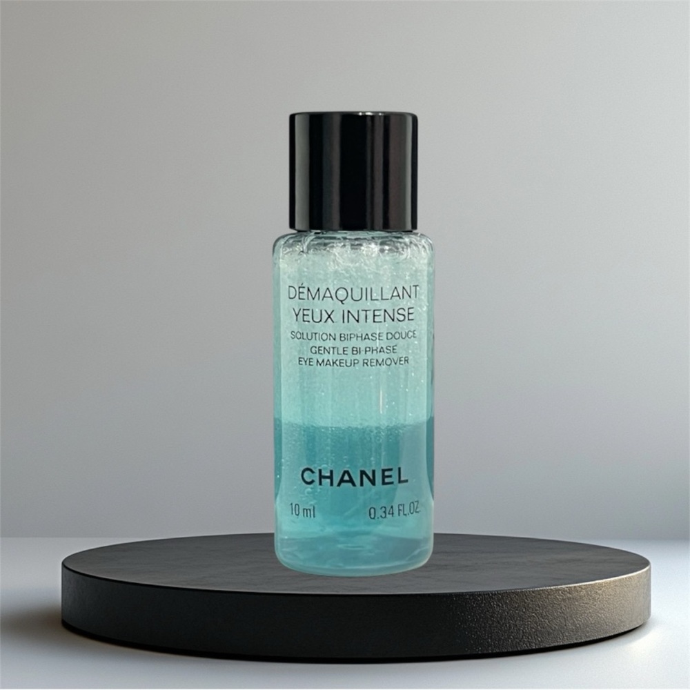 Chanel Demaquillant Yeux Intense
(Eye Makeup Remover) - Picture 12 of 16